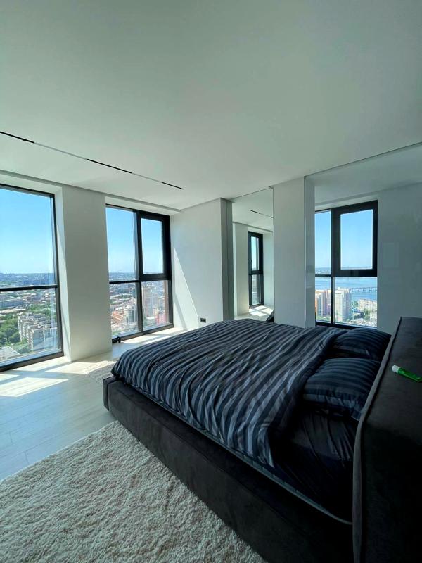 Spacious Apartment in Novodvoryansky Complex with Panoramic Views