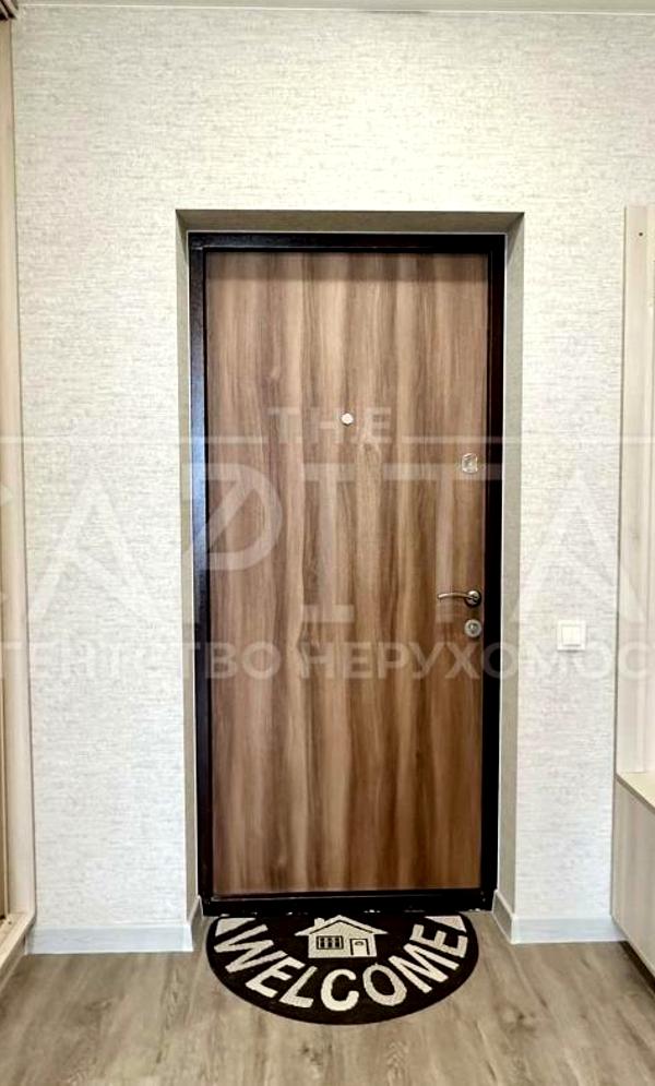 Modern 1-Bedroom Apartment with Designer Interior in Svetlopark Complex