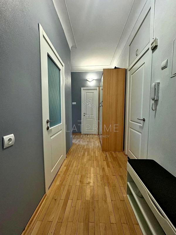 Two-Room Apartment in Stalin-Era Building near Shuljavska Metro