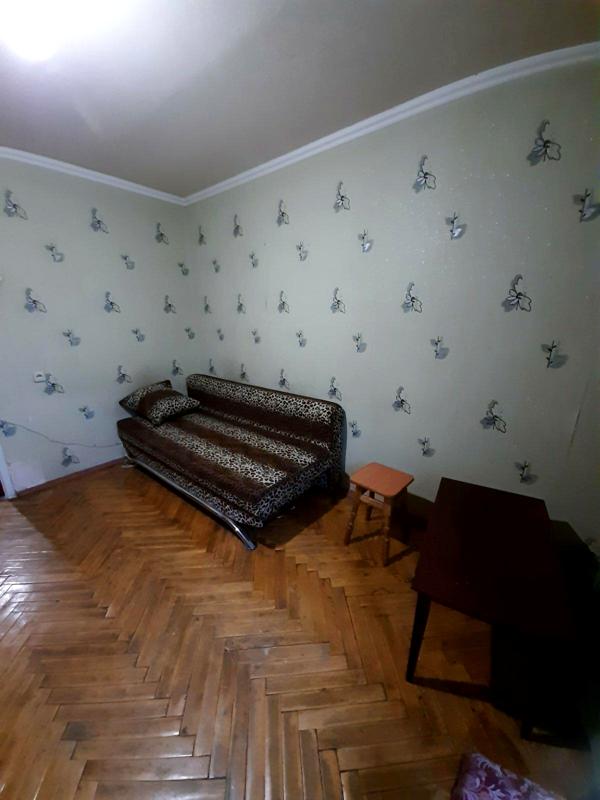 1-Room Apartment in Obolonsky District, Close to Metro