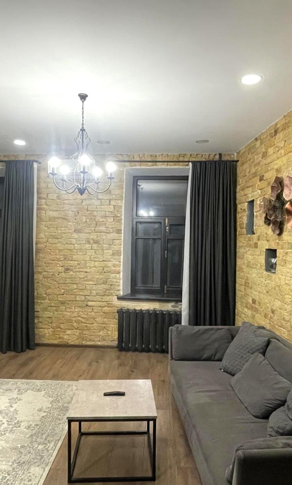 Bright 2-room apartment in central Kyiv near Khreshchatyk