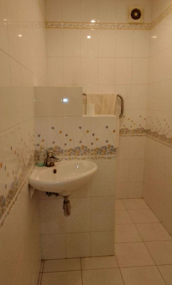 Spacious 2-room apartment with city view in Batieva Hora