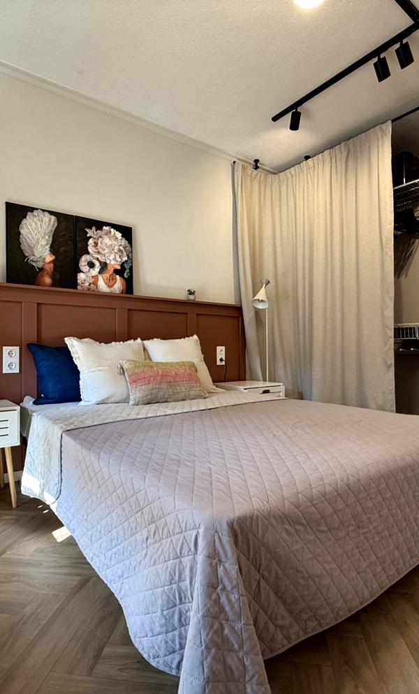 Modern 1-bedroom apartment near park and metro