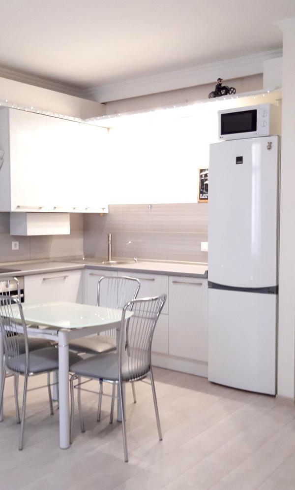 Stylish Studio Apartment in Central Location with Balcony