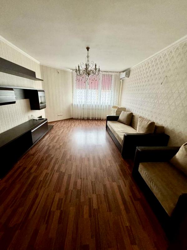 Spacious Bright Apartment near Auchan, Lake, and Shopping Center