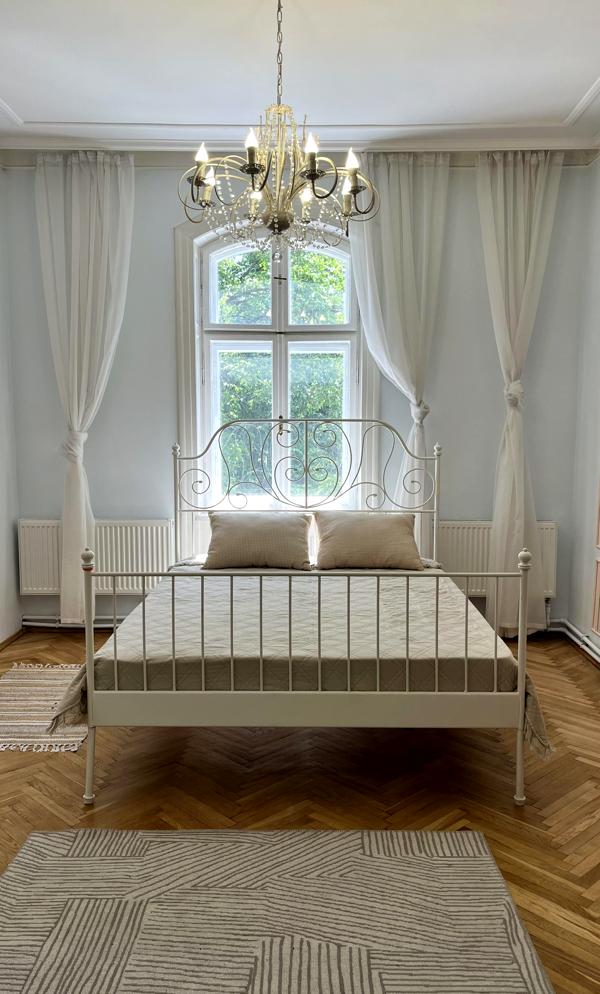Two-room apartment with high ceilings, gas heating, and balconies