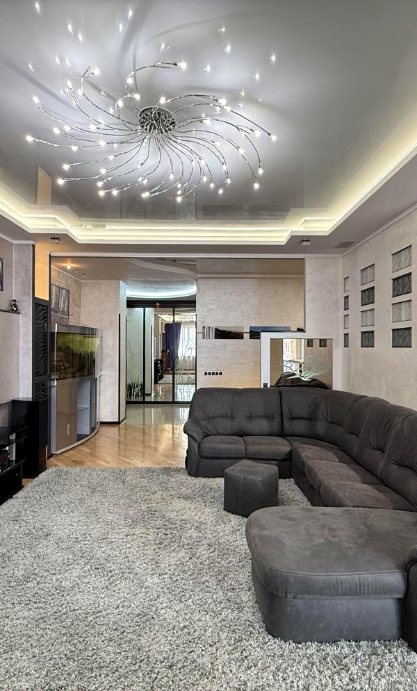 Exclusive 3-bedroom apartment with panoramic view in Obolon, Kyiv