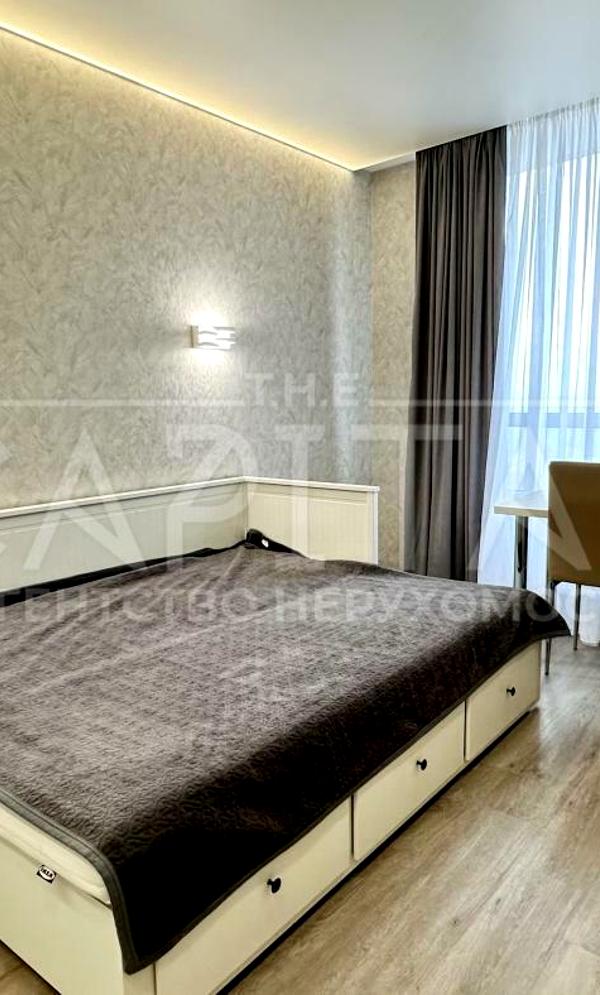 Modern 1-Bedroom Apartment with Designer Interior in Svetlopark Complex