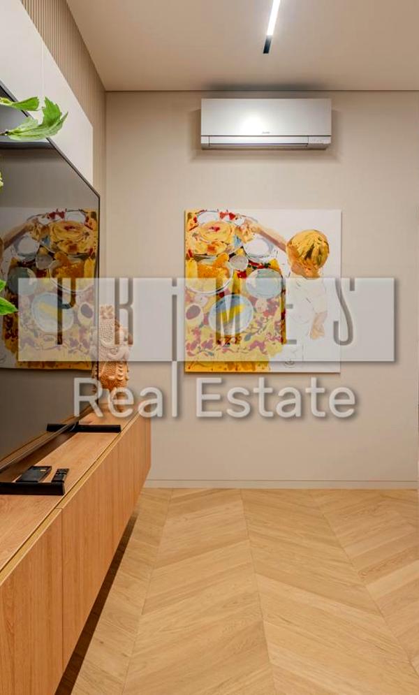 3-Bedroom Apartment in Novopecherski Lipki Complex