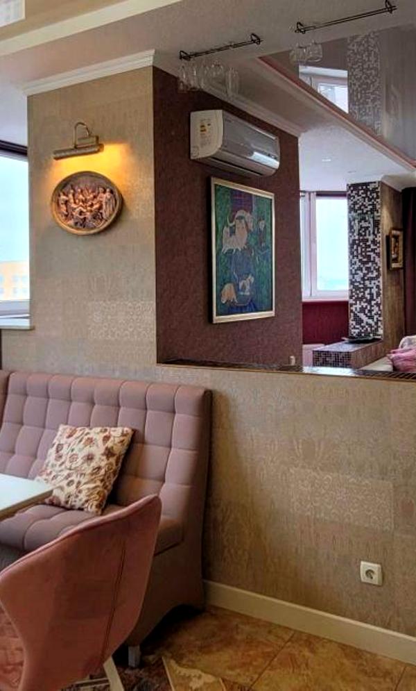 Spacious 1-Bedroom Apartment in Poznyaki with Modern Design