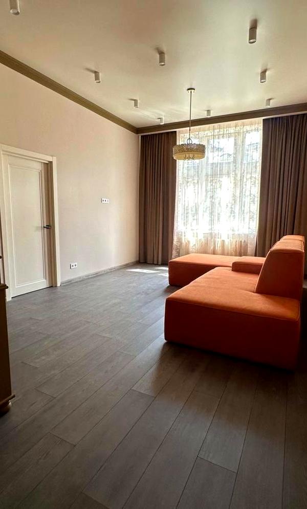 2-Room Apartment in City Center with Designer Renovation