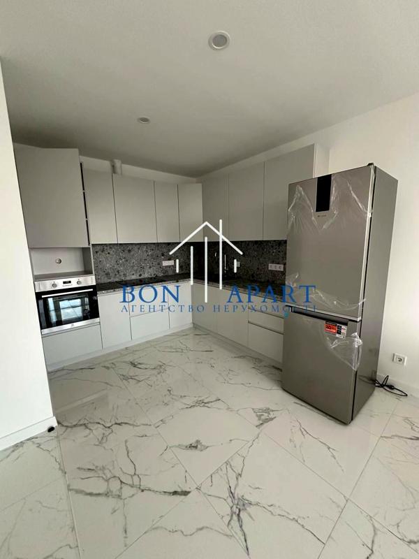 Modern Apartment with Lake and Dnieper River View in Seven Complex