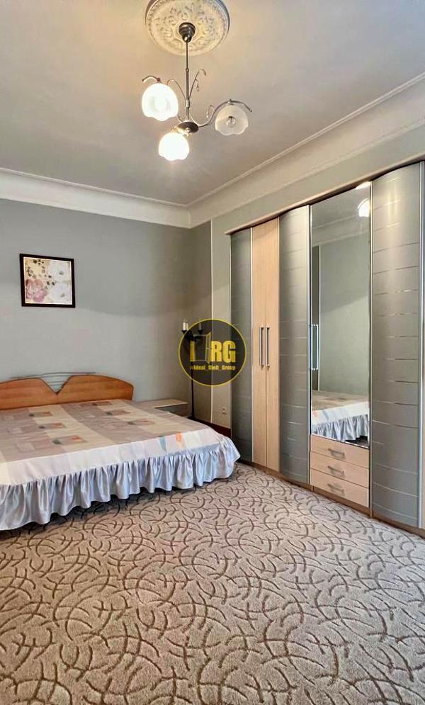 3-Room Apartment near Khreshchatyk Metro, Fully Furnished