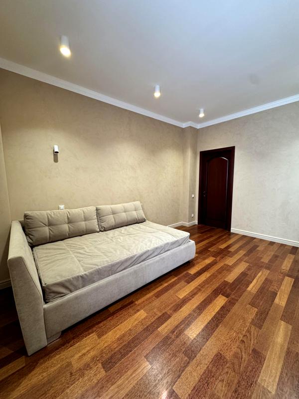 3-Room Apartment in Shevchenko Avenue, Odessa with Premium Renovation