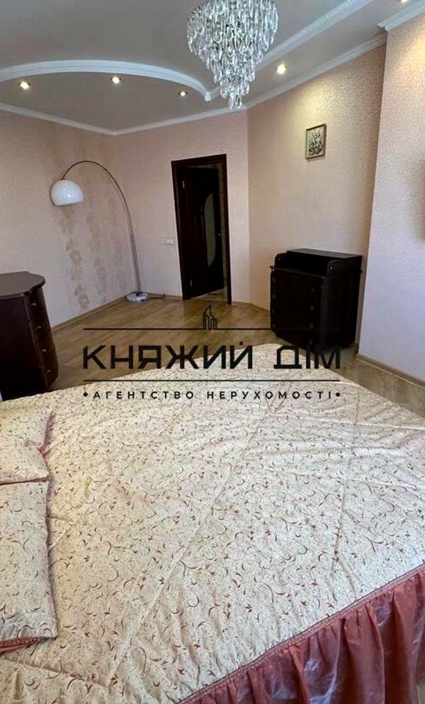 2-Room Apartment with All Amenities on Oleny Pchilky Street