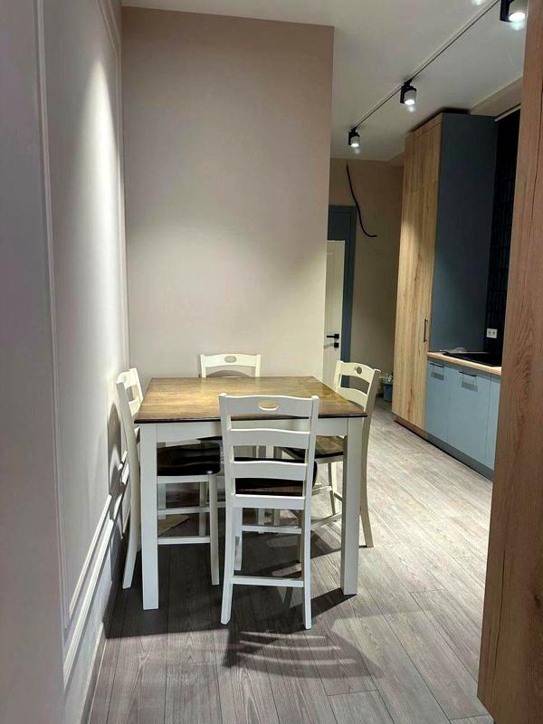 2-Room Apartment in City Center with Designer Renovation