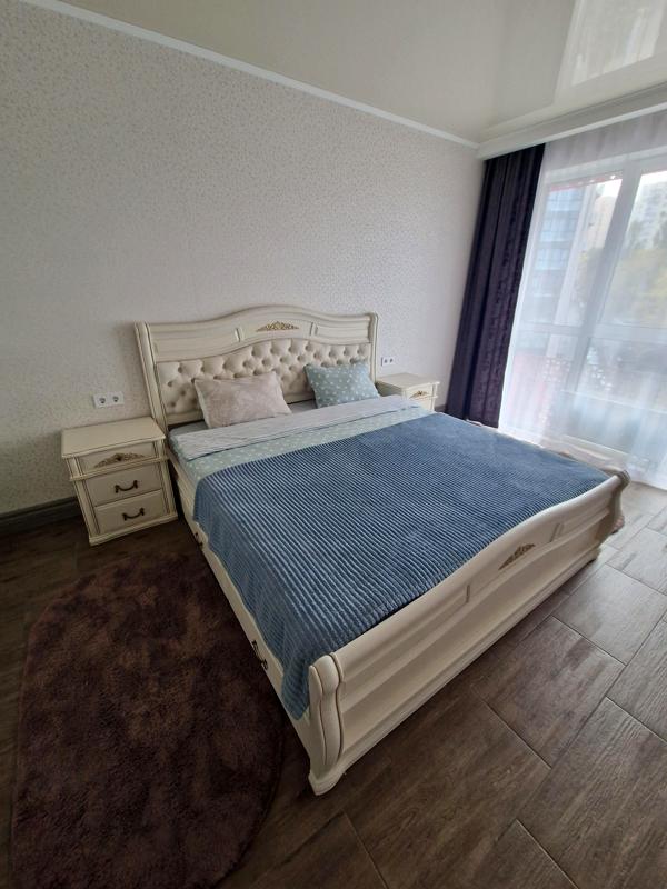3-Room Apartment in Kvartet Complex, Vasylya Lypkivskoho Street