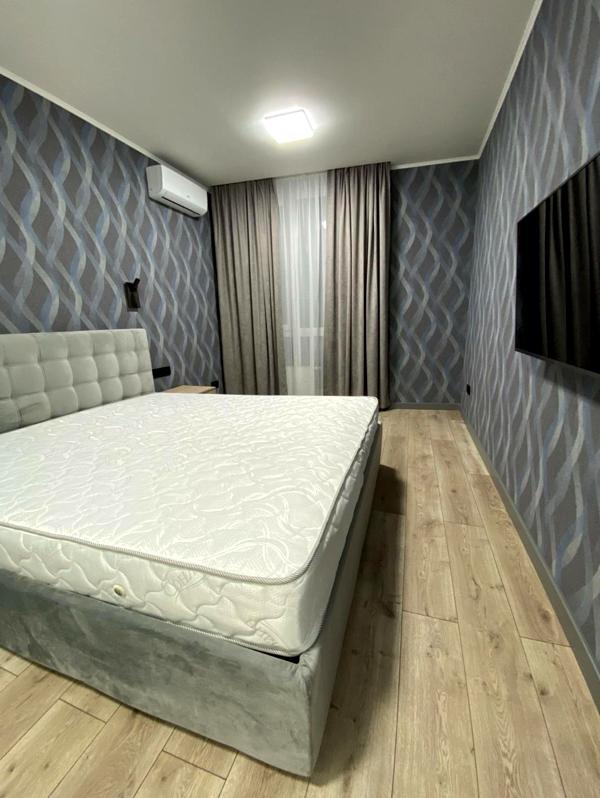 Cozy 1-bedroom apartment near Slavutych metro with modern design and full amenities