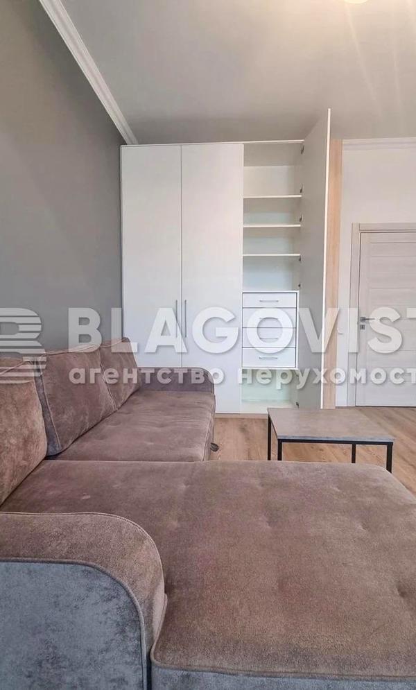 Designer Renovated Apartment in French Quarter Complex