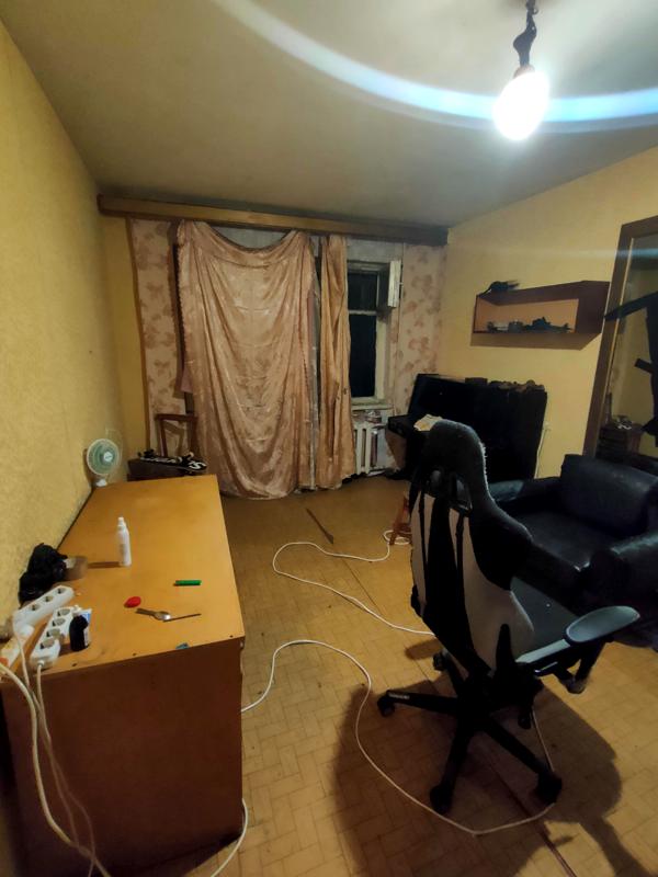 Simple first-floor apartment without balcony