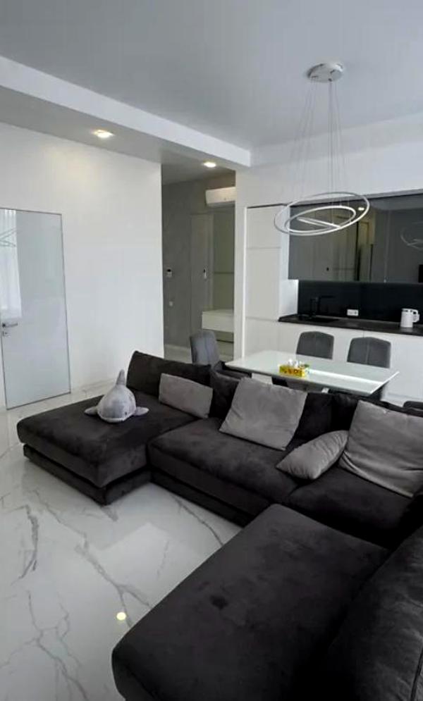 3-bedroom luxury apartment in city center, 7th floor, designer renovation
