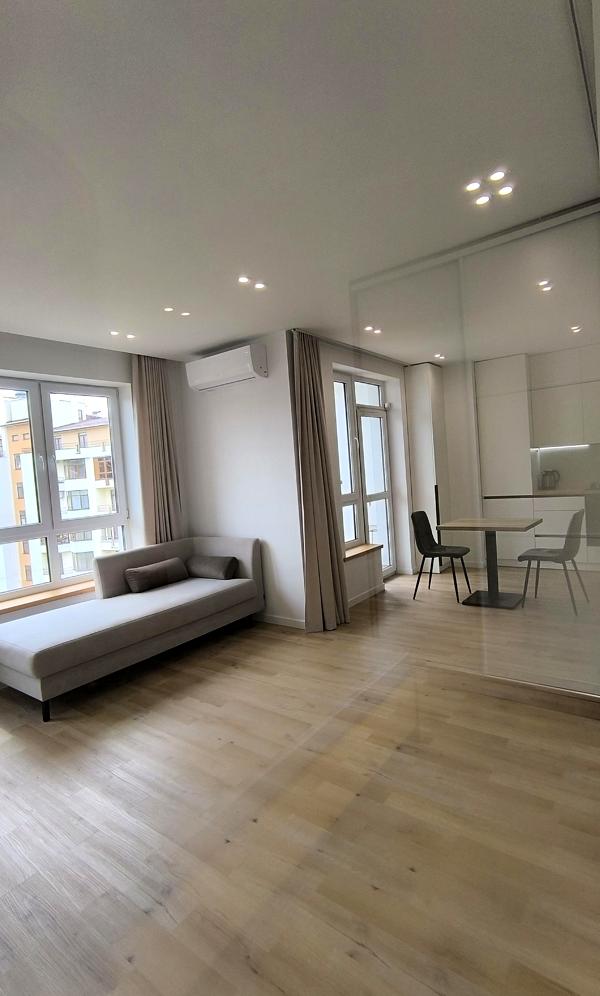 Modern 1-Bedroom Apartment with Studio Kitchen on Pekarska Street