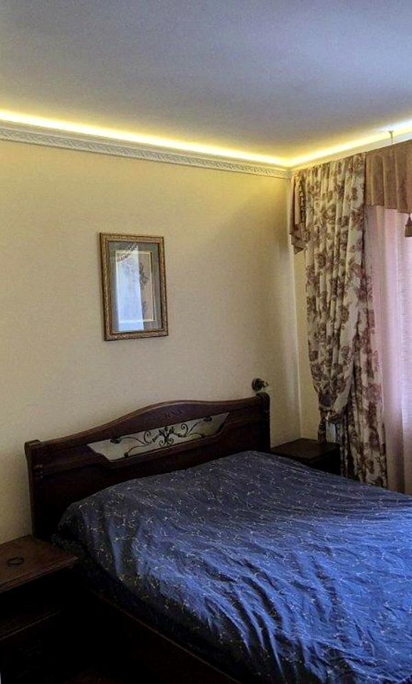 Spacious 3-Room Apartment near City Center with Fireplace