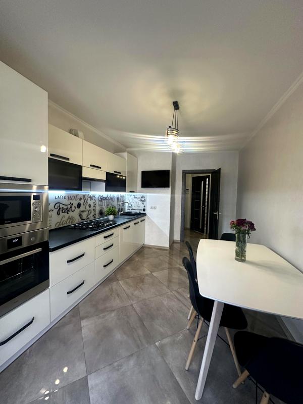 Modern 2-Room Apartment with Terrace in Avalon Complex