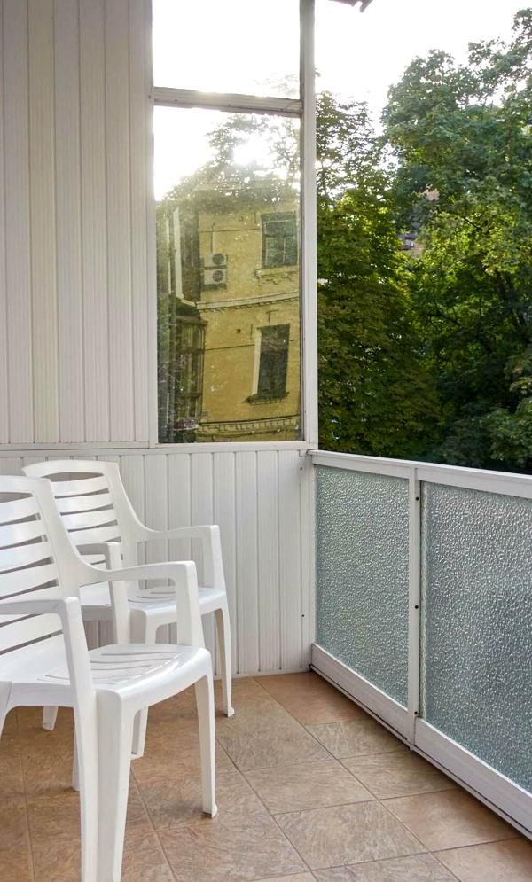 3-Bedroom Apartment on Kruglouniversitetskaya Street