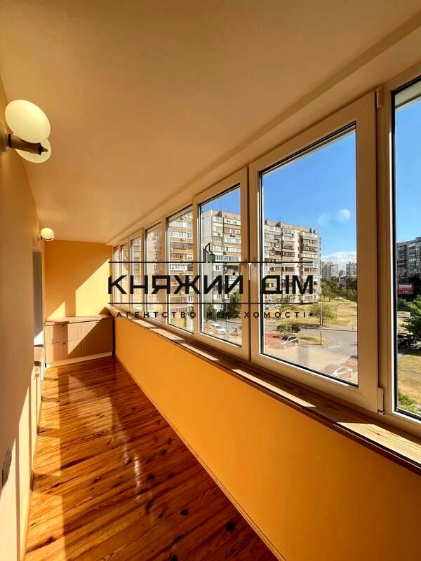 Cozy 1-bedroom apartment near Poznyaki metro with modern amenities