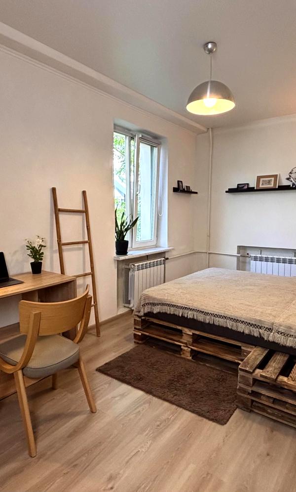 2-Room Apartment near Zvirinetska Metro with Modern Renovation
