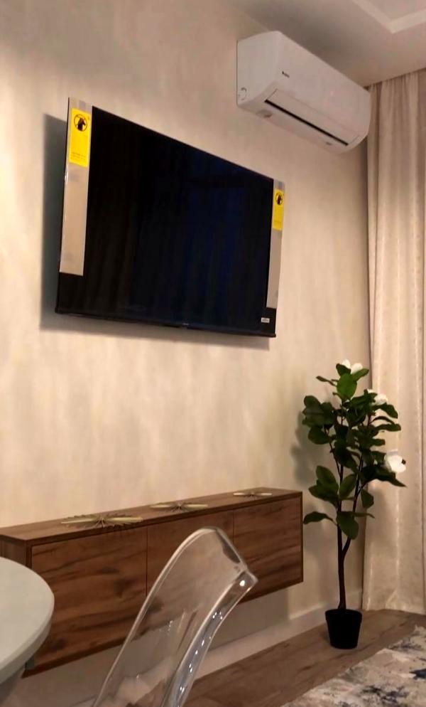 1-Bedroom Apartment with Designer Renovation in Holosky Kruchi Complex