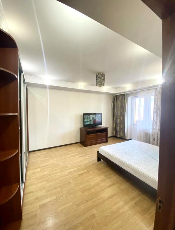 Cozy 1-bedroom apartment in Kyiv center, near University metro