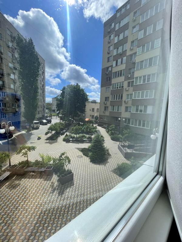 Ивановский көпірінің жанындағы кең 1 бөлмелі пәтер, заманауи дизайн