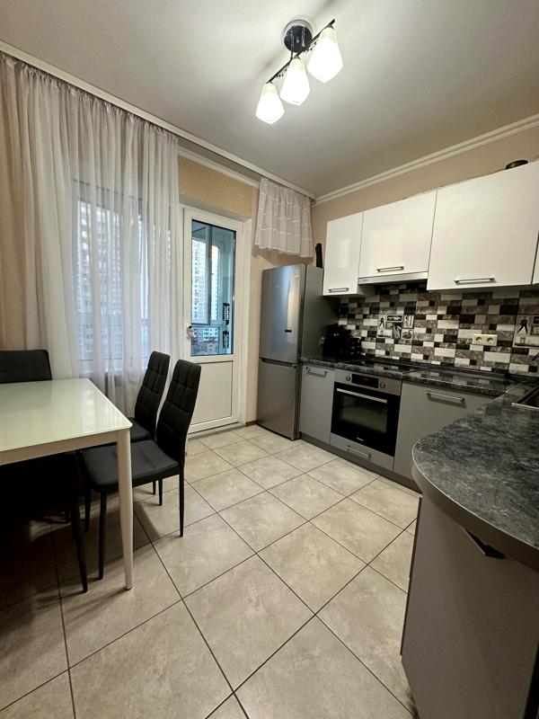 Comfortable 1-bedroom apartment near Osokorky metro, new building