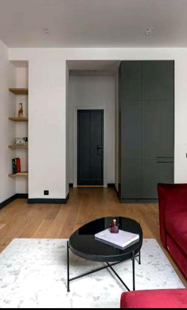Stylish Apartment in Historic Kyiv Building near Golden Gate Metro