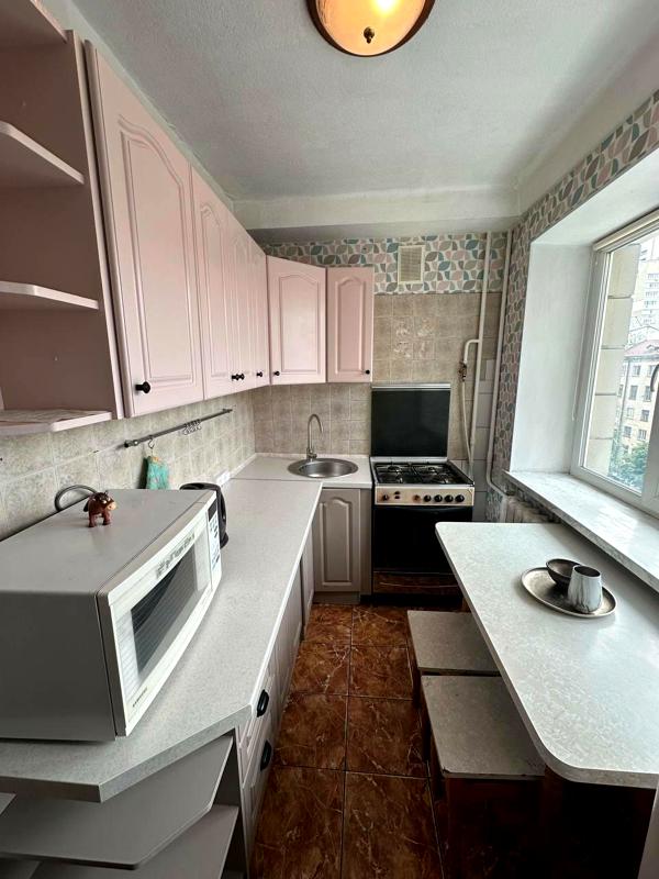 Spacious 3-Room Apartment in Kyiv City Center