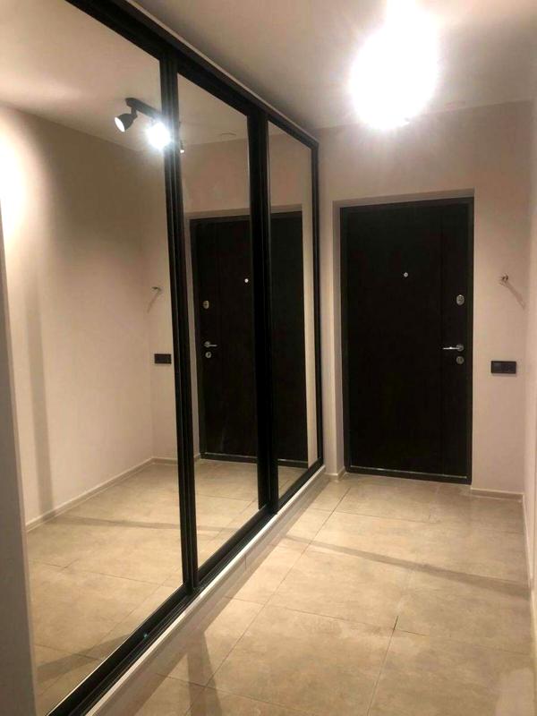 Modern 2-Bedroom Apartment near Osokорки Metro with Generator