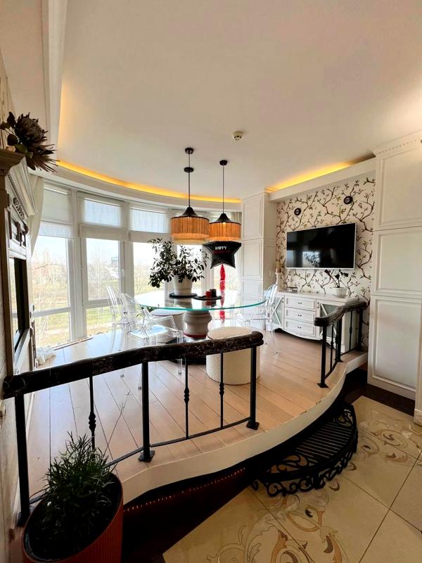 Designer Apartment Near Natalka Park with Premium Amenities