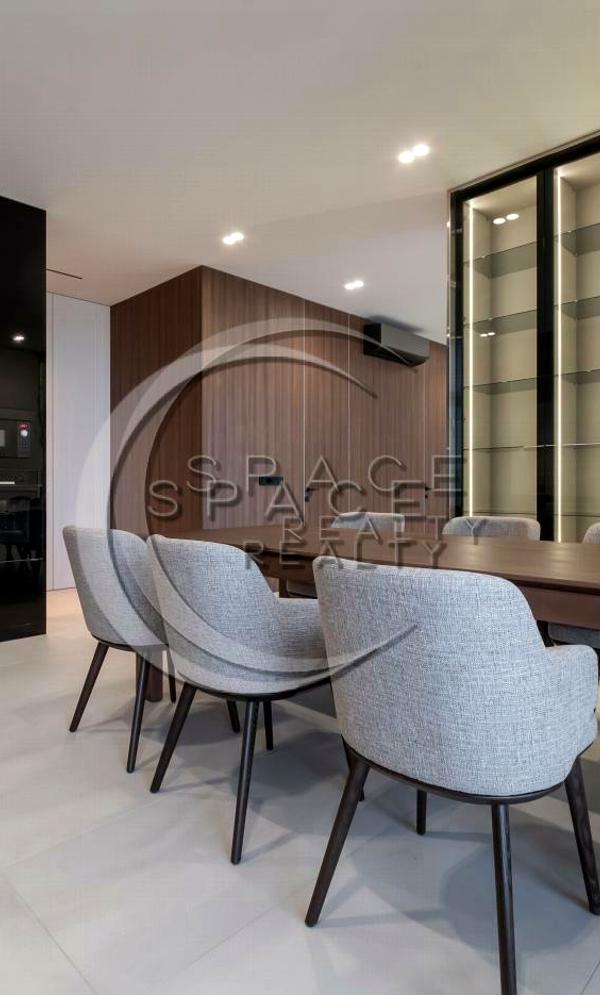 Spacious 3-bedroom apartment in Novopecherski Lipki Complex
