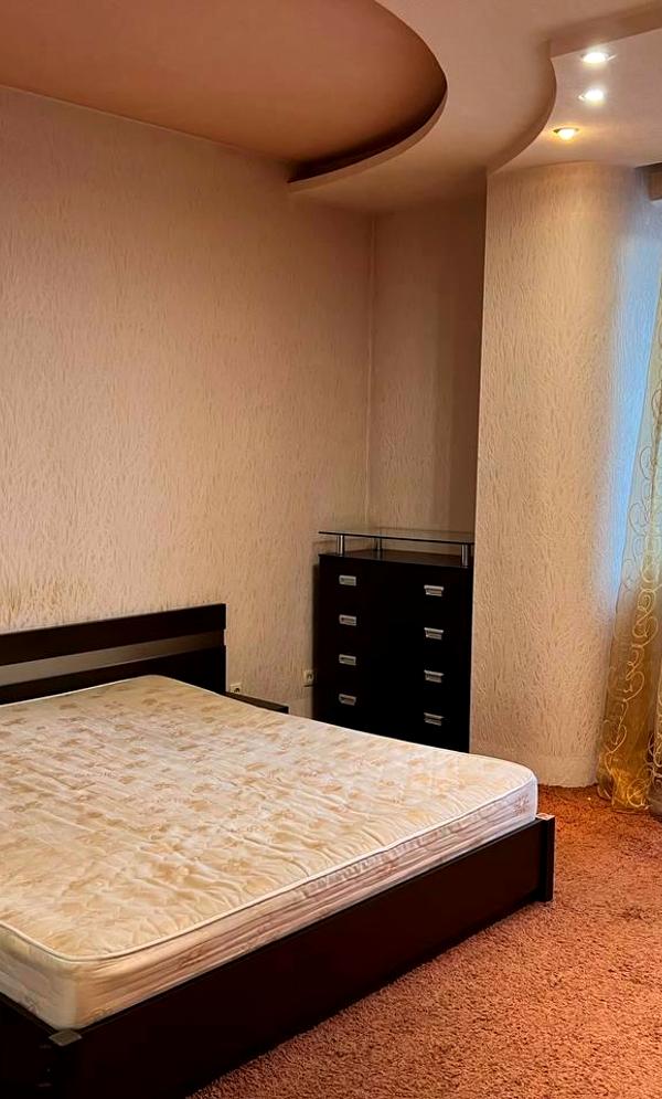 4-Room Apartment near Gagarin Prospect Metro, Fully Furnished
