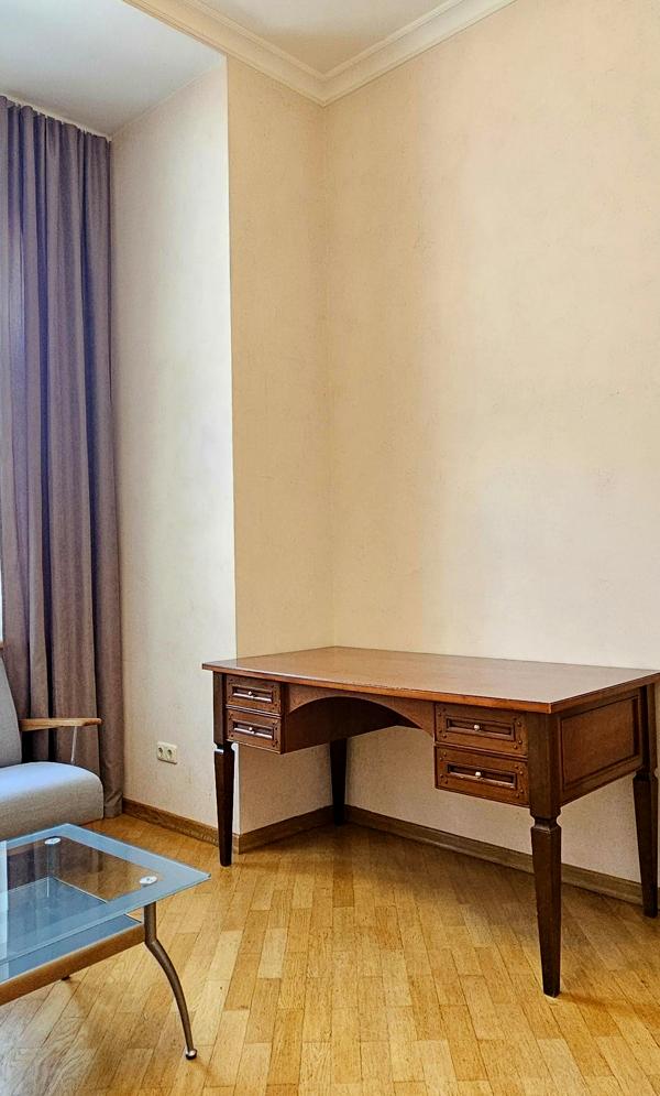 Stylish 3-Bedroom Apartment in Downtown Location