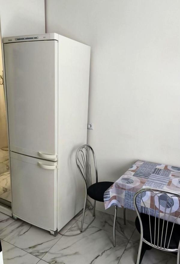 1-Room Apartment with Balcony in Desnyanski District