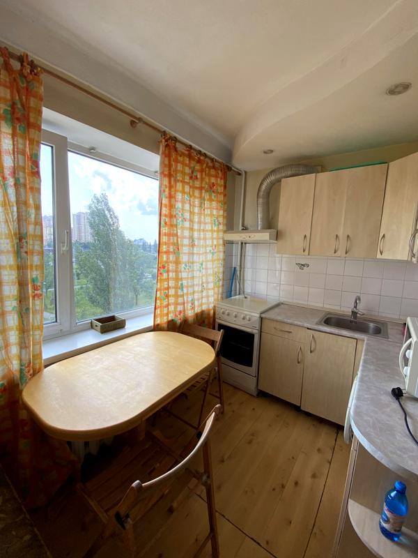 1-Bedroom Apartment Near Chernihivska Metro with Park Proximity