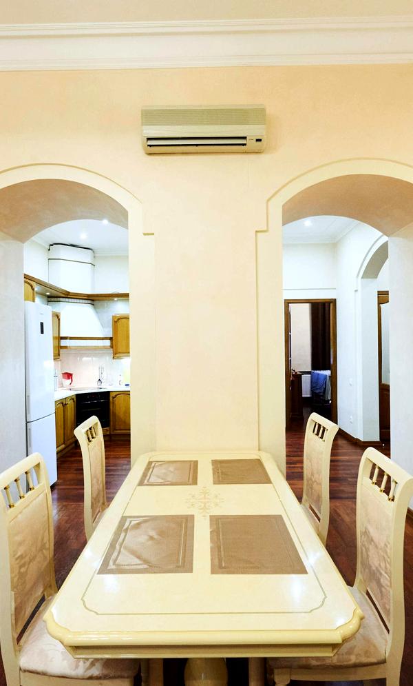Spacious 4-bedroom apartment in Passage Gallery near Khreshchatyk Metro