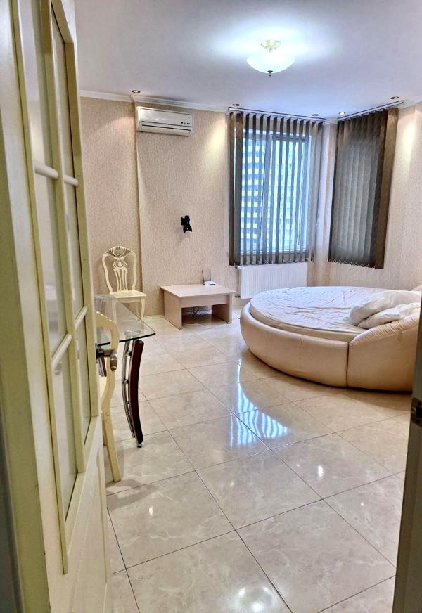 2-Room Apartment in Primorsky District, Sredne-Fontanskaya Street, Miracle City Complex