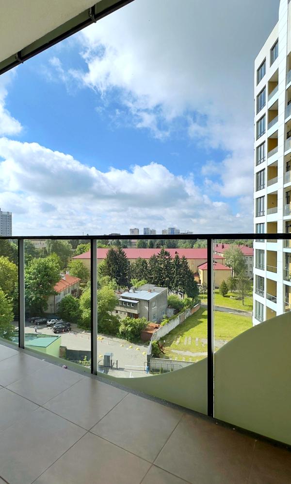 Spacious 1-bedroom apartment in Park Tower complex with good view