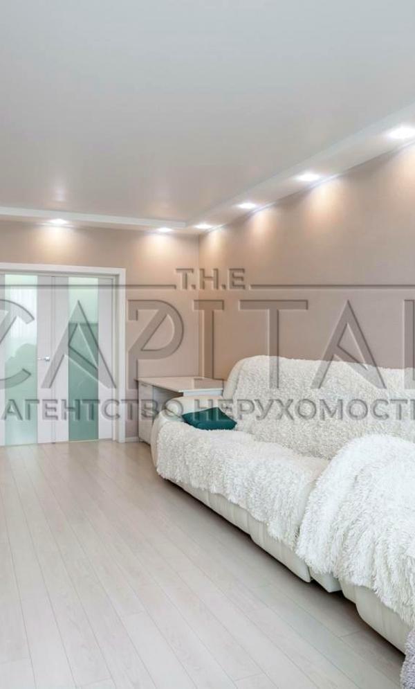 Spacious Park Stone Apartment with Panoramic Dnipro River Views