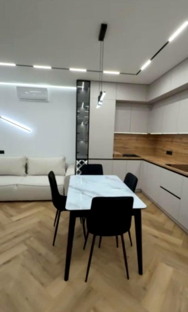 2-Room Apartment in Avalon Up Complex on Chornovola Avenue