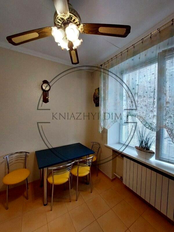 3-Room Separate Apartment on Pymonenko Street, Well-Renovated